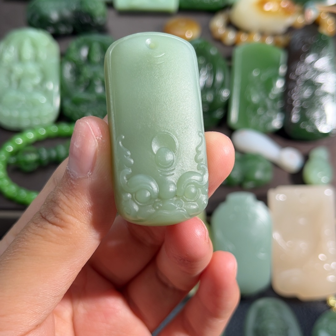 和田玉挂件未镶嵌粉青定制