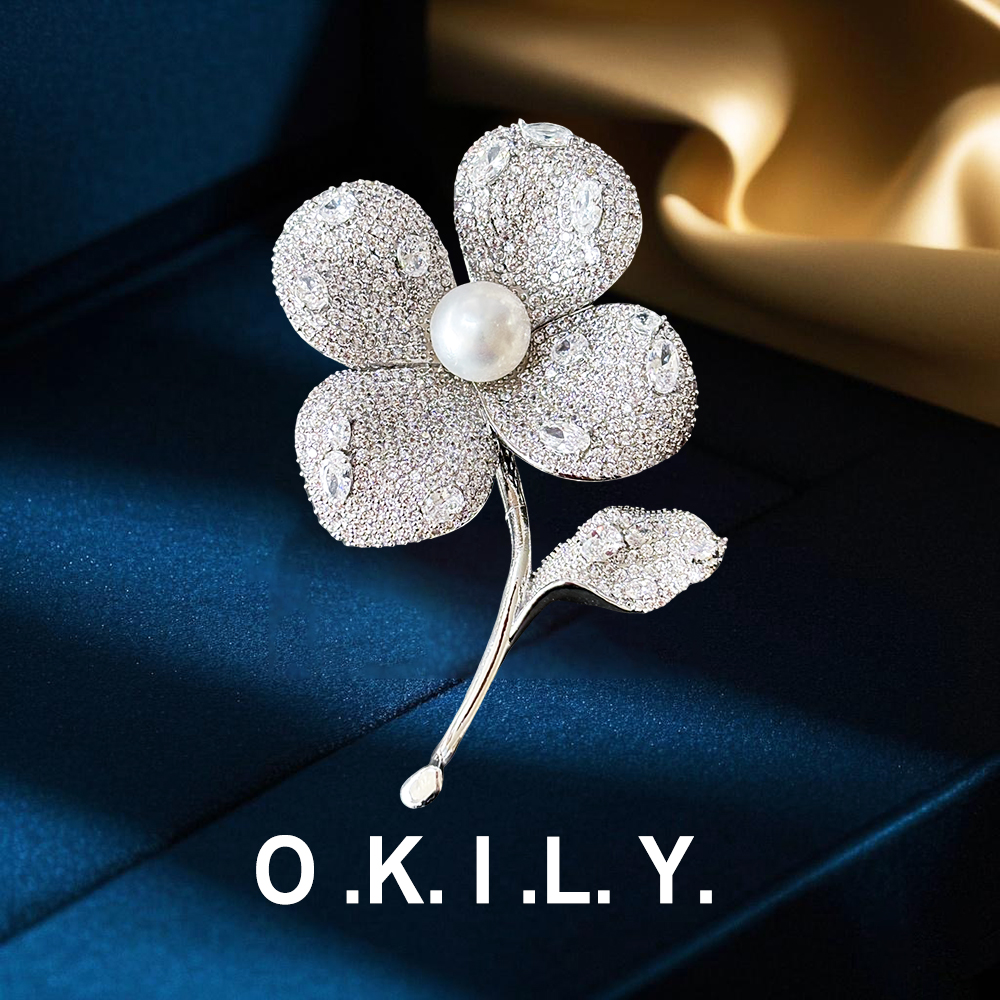 铜合金锆石胸针 BP0425重工满锆四叶花优雅白色大衣胸针轻奢高档
