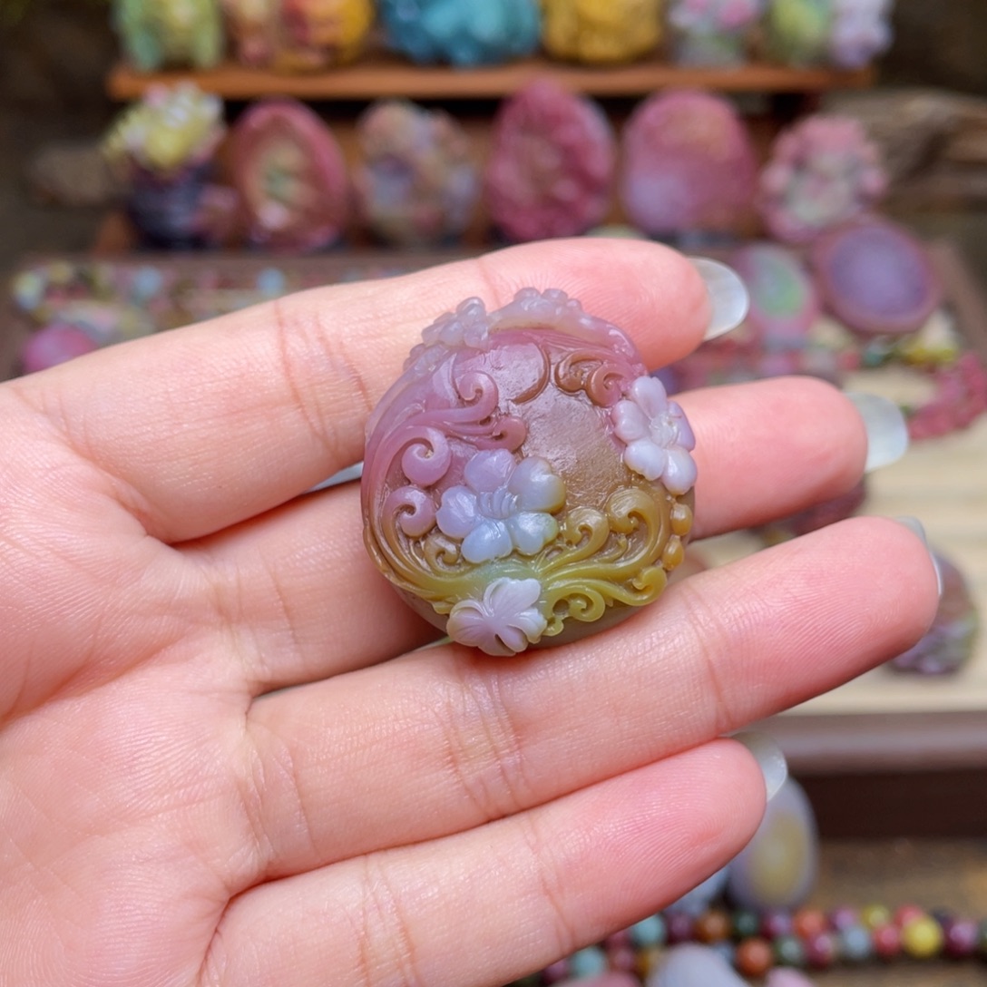 熊***←玛瑙/玉髓未镶嵌珠宝半成品盐源玛瑙苏工花花