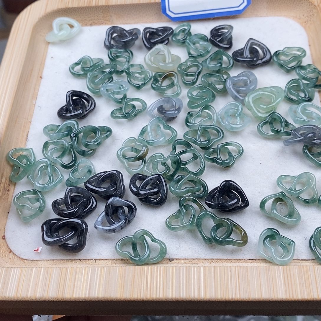 翡翠颈饰未镶嵌双环88一个