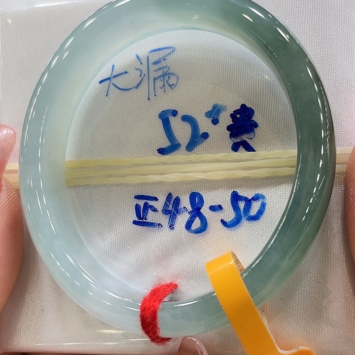 翡翠手镯未镶嵌翡翠手镯