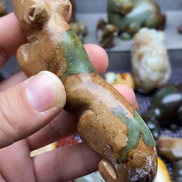 未镶嵌蛇纹石玉颈饰