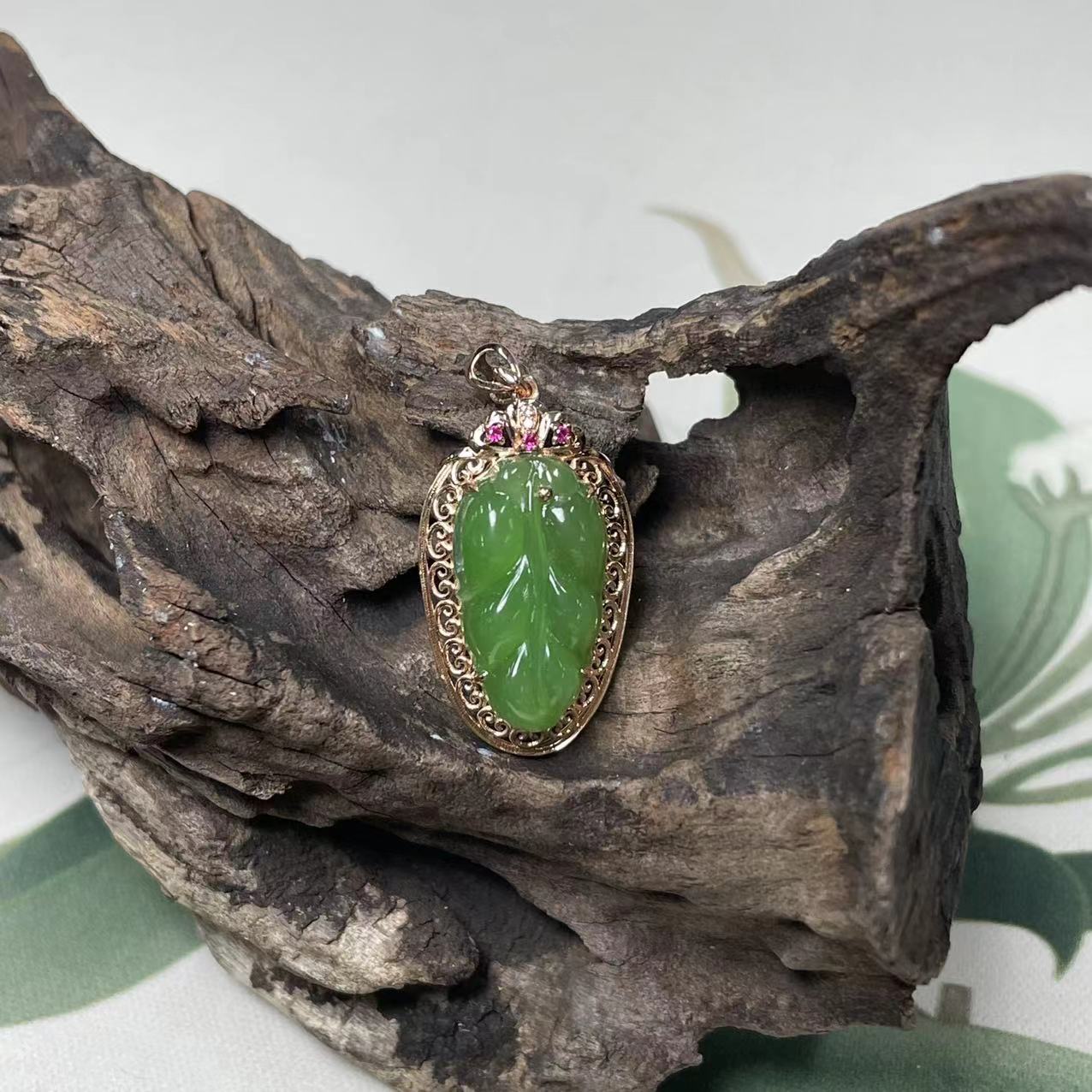 菲菲珠宝好*23117-18K和田玉吊坠