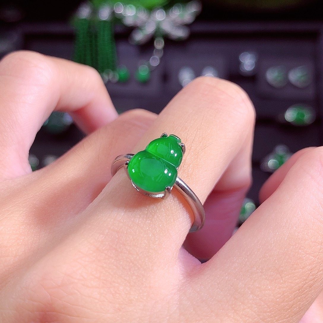 颈饰未镶嵌翡翠天然