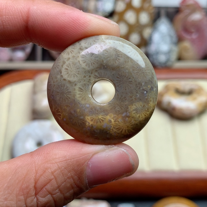 硅化珊瑚（珊瑚玉）颈饰未镶嵌