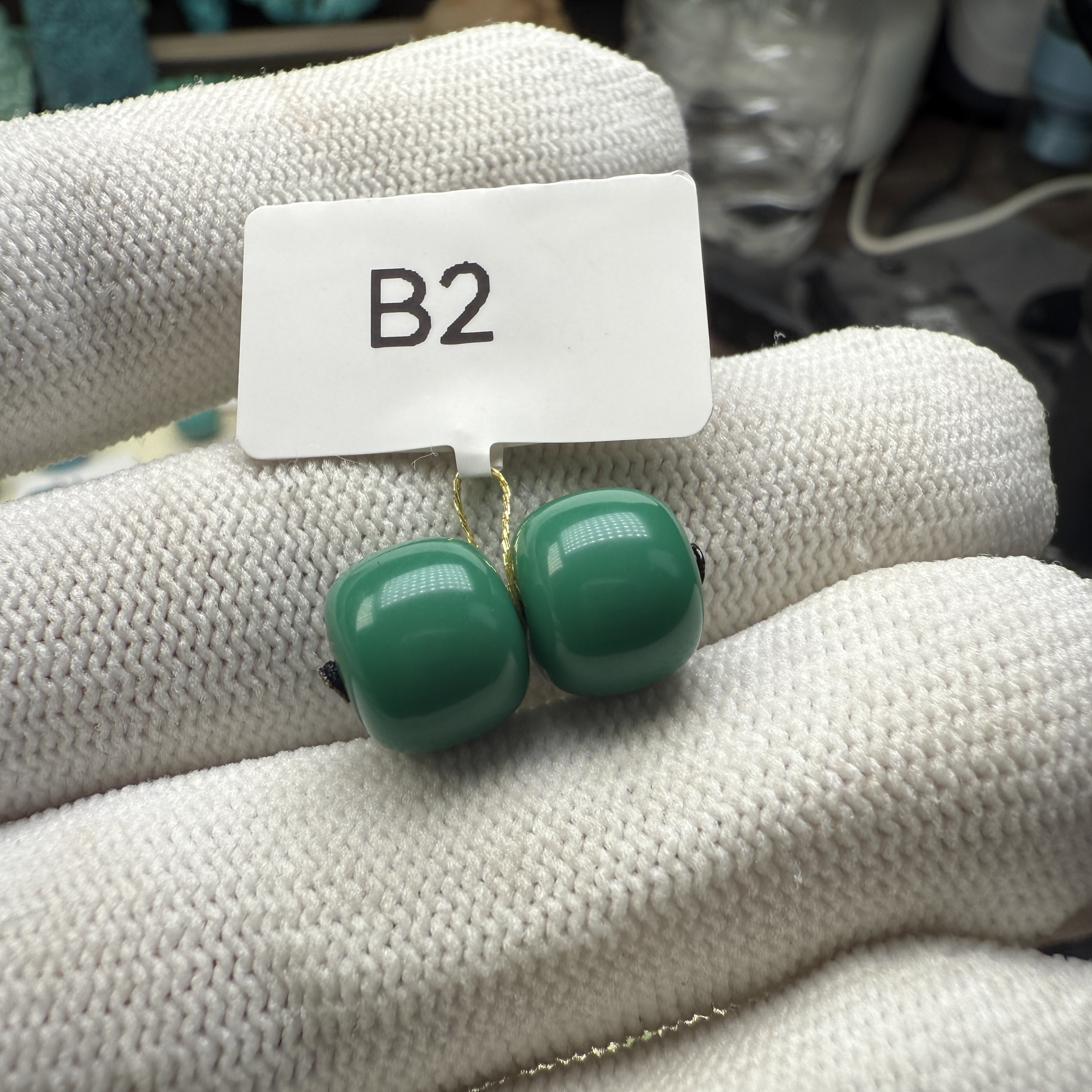 B2金龙山玉化翡翠绿对珠10mm