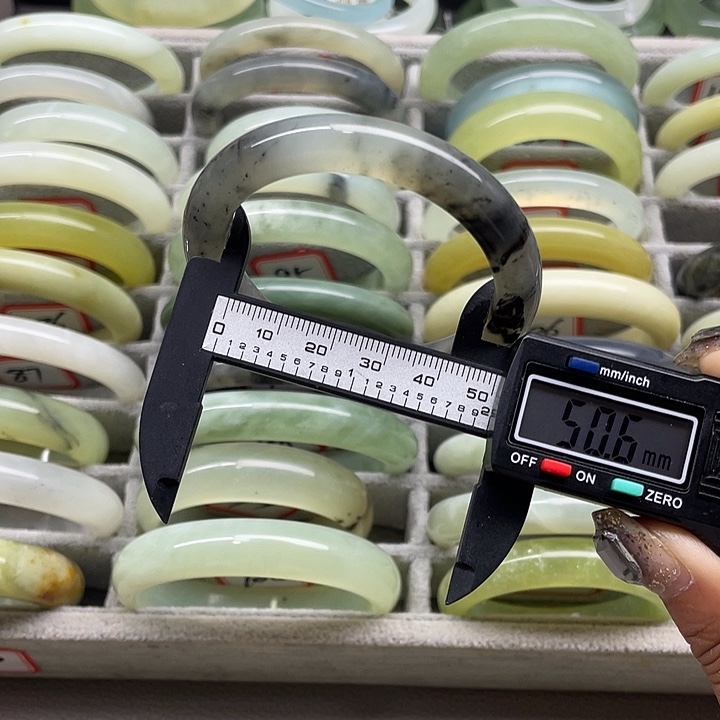 蛇纹石玉未镶嵌手镯114