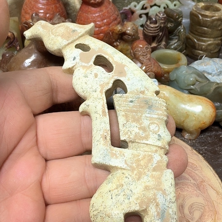 蛇纹石玉颈饰未镶嵌