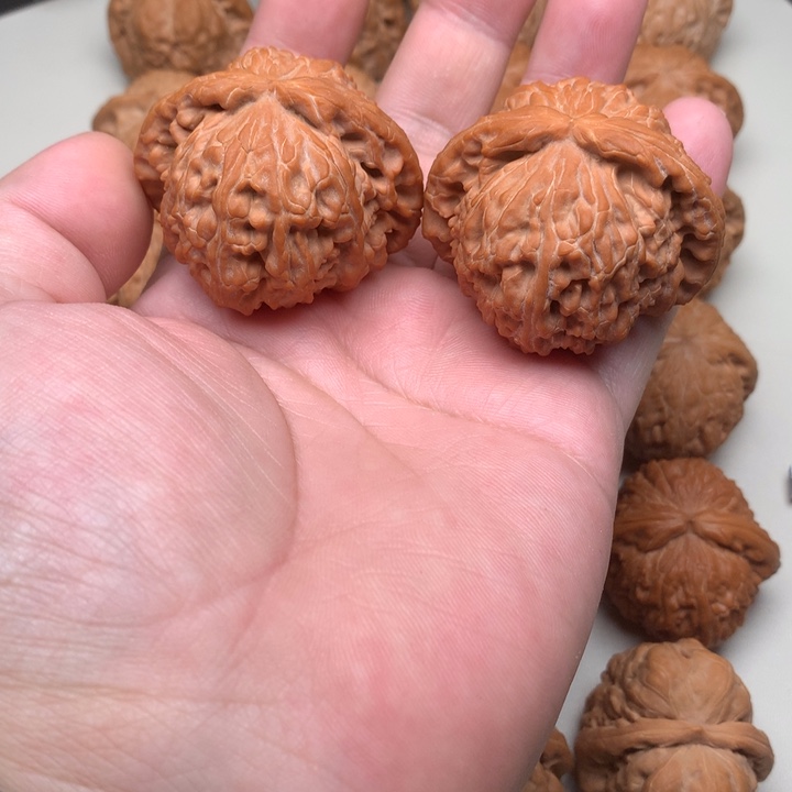 文玩核桃吊坠白狮子50