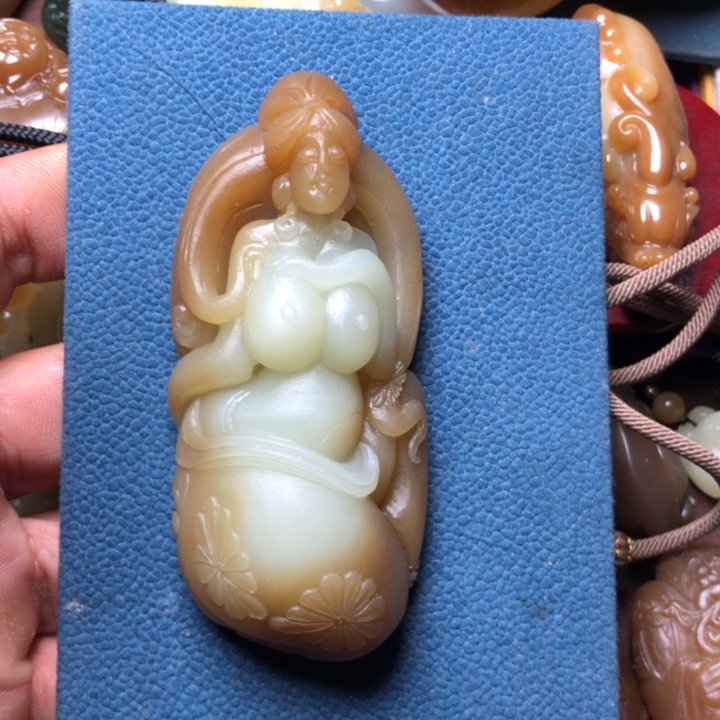 事***意和田玉未镶嵌颈饰