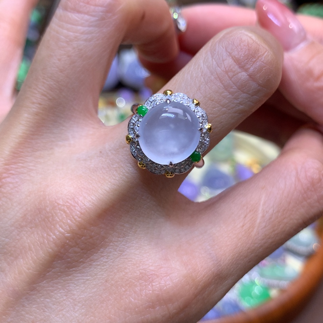 翡翠18K金镶嵌颈饰