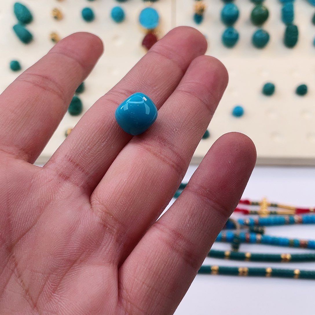 绿松石颈饰未镶嵌