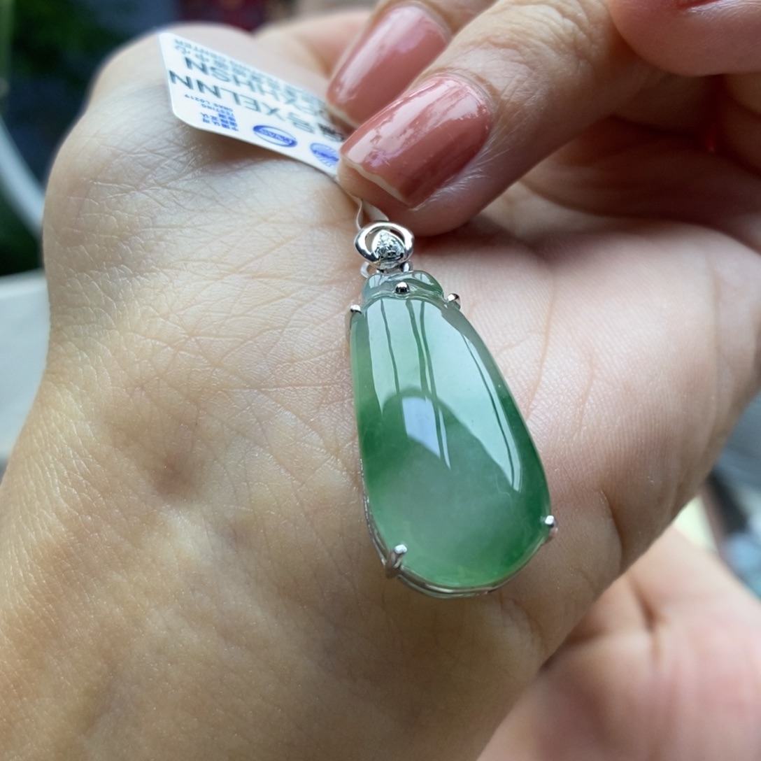 颈饰18K金镶嵌翡翠吊坠25