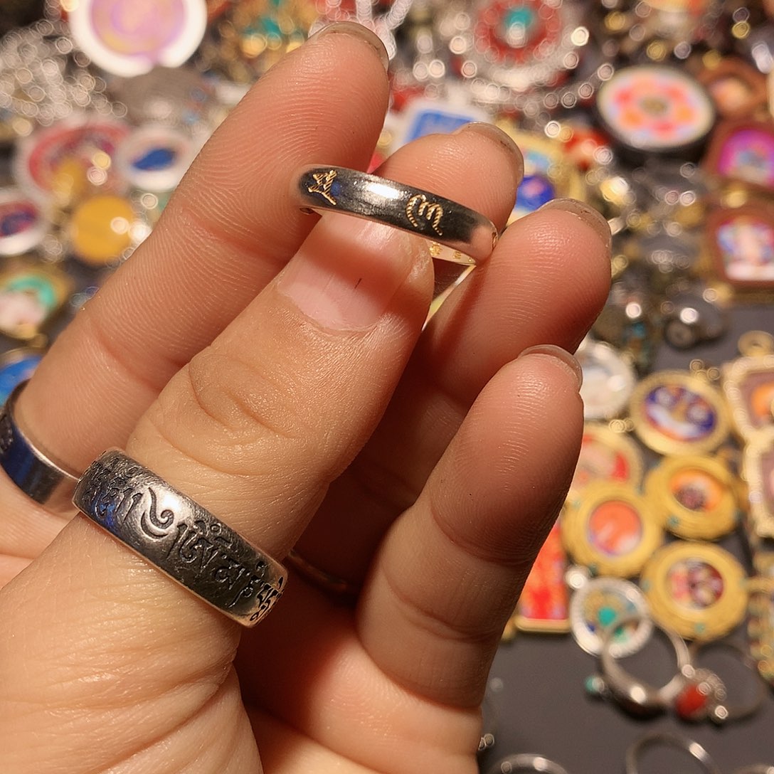 【闪购商品】风车木（黑檀木）穆**?