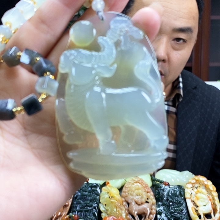 蛇纹石玉吊坠未镶嵌