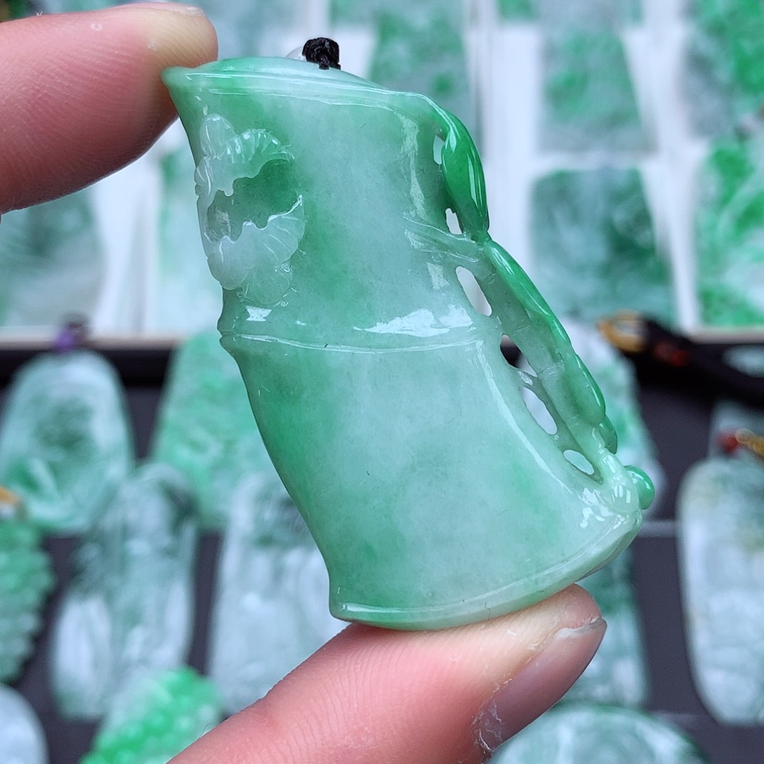 翡翠颈饰未镶嵌翡翠吊坠