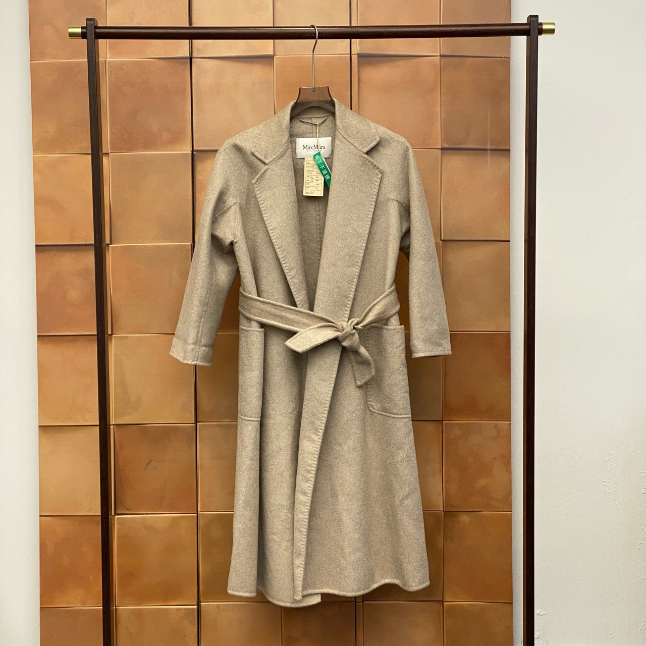 99新 MaxMara 燕麦色水波纹羊绒大衣/34码/29381