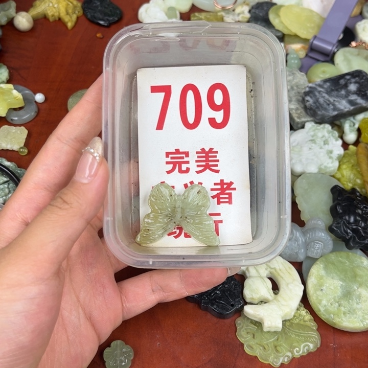 蛇纹石玉足银镀金镶嵌颈饰