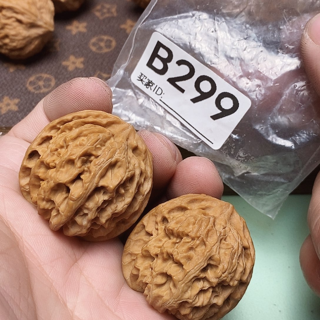 文玩核桃把件苹果。    