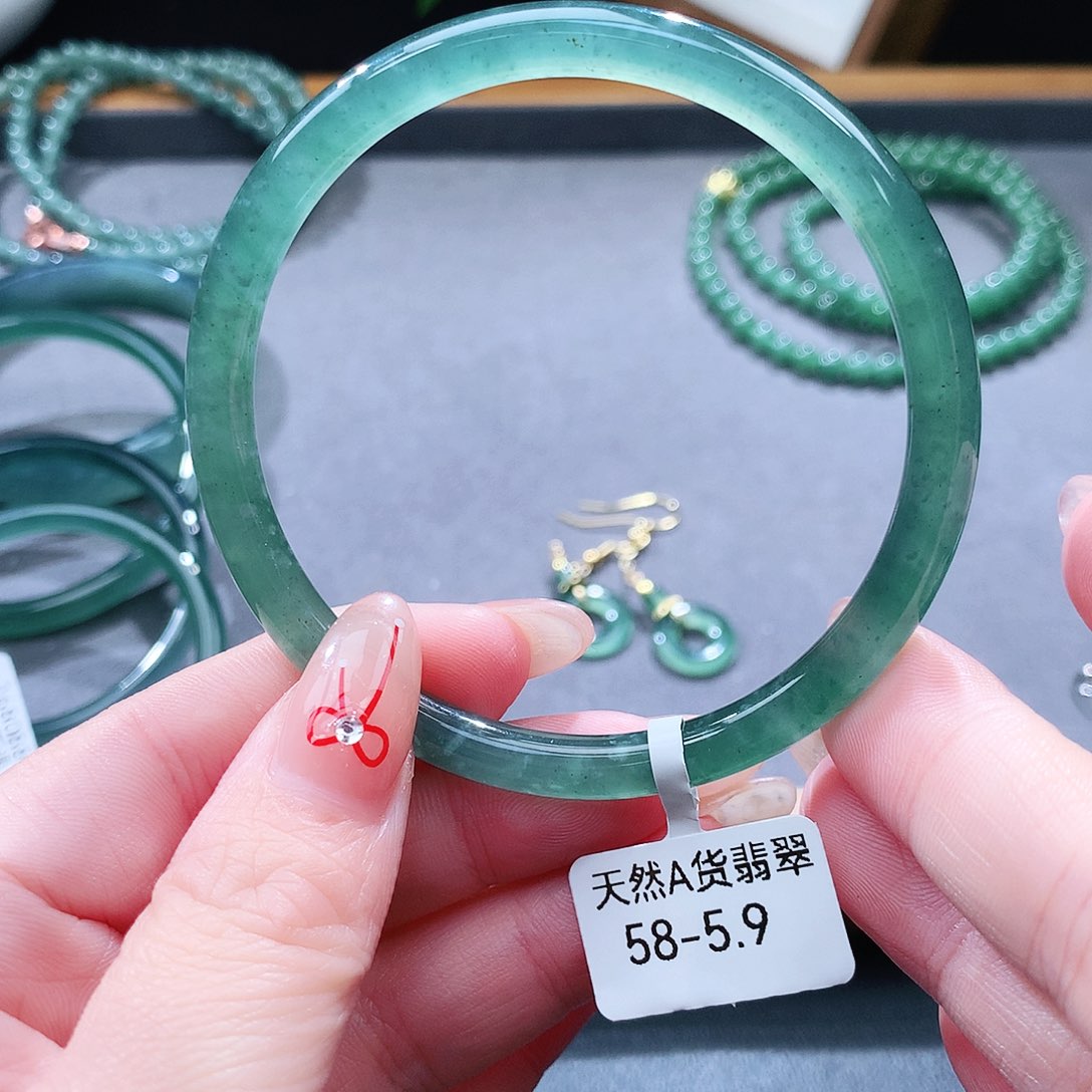 翡翠手镯（圆镯）未镶嵌