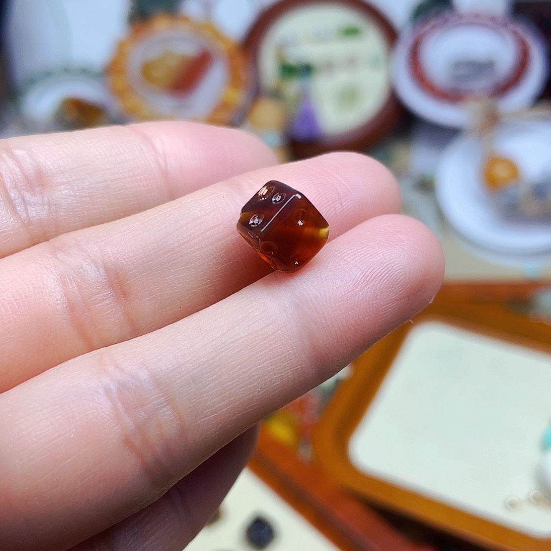 琥珀裸石未镶嵌订制