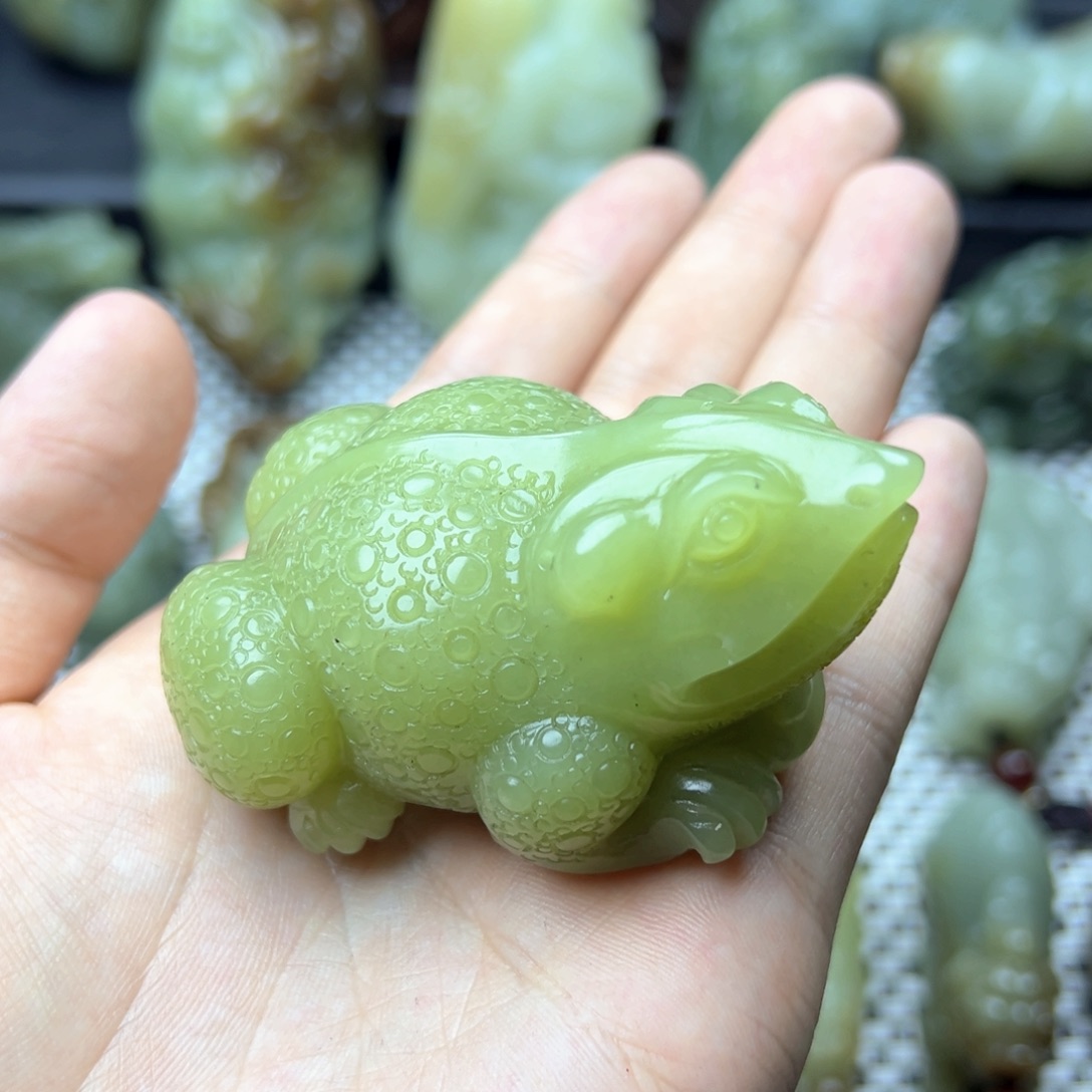 和田玉未镶嵌把件