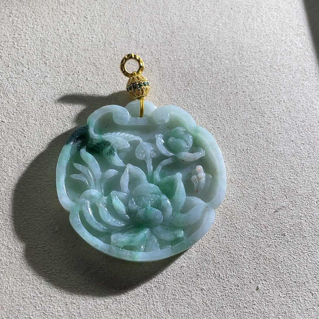 翡翠未镶嵌颈饰翡翠蝶恋花锁片