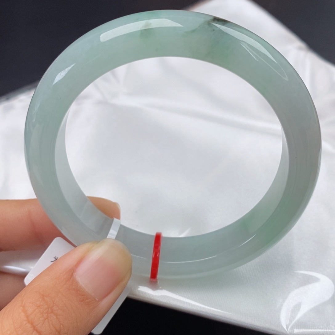 翡翠手镯未镶嵌5556正圈