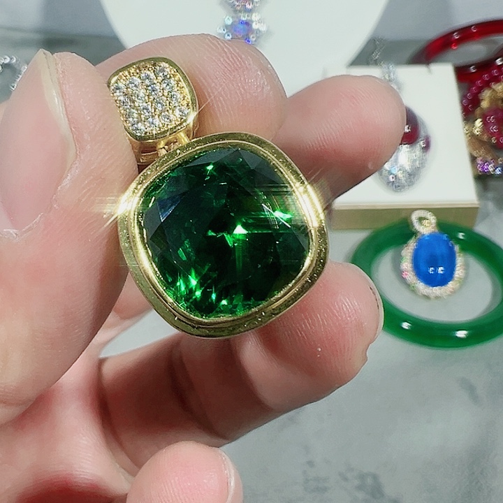 红宝石颈饰未镶嵌