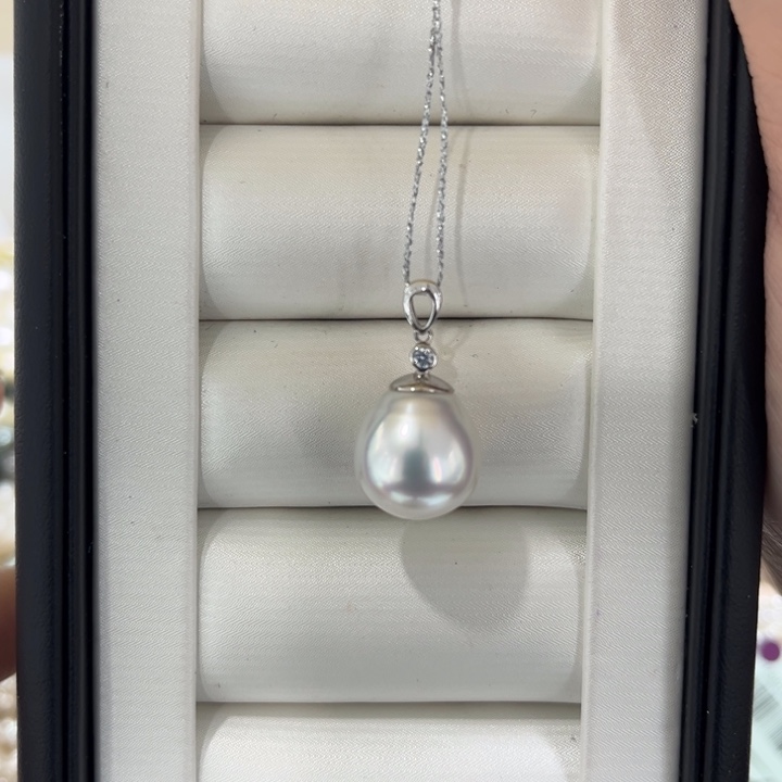 海水珍珠漏澳白水滴吊坠12-13mm18K金镶嵌