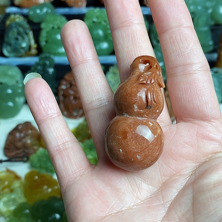 未镶嵌蛇纹石玉颈饰