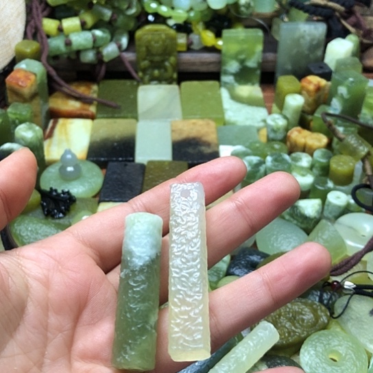 未镶嵌岫玉吊坠北****?