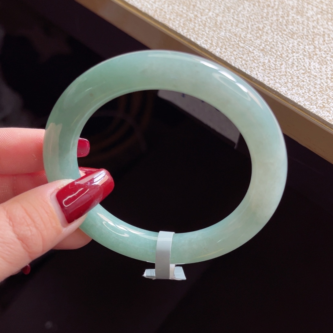 翡翠手镯未镶嵌手镯