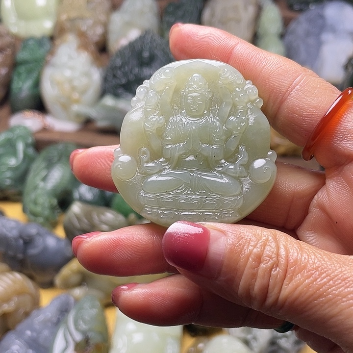 徐***馆和田玉未镶嵌颈饰