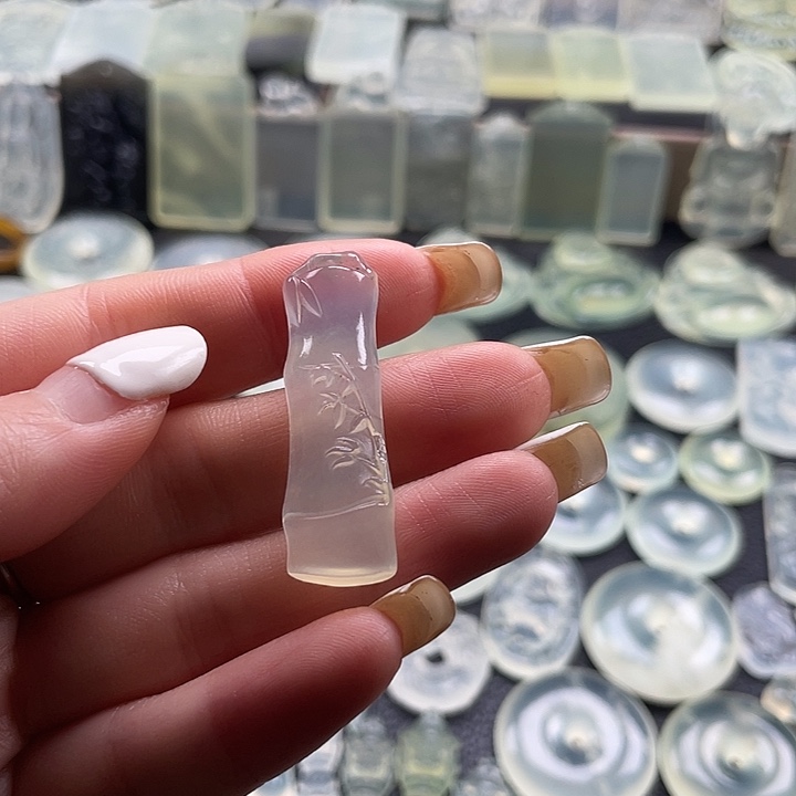 岫玉未镶嵌颈饰竹节