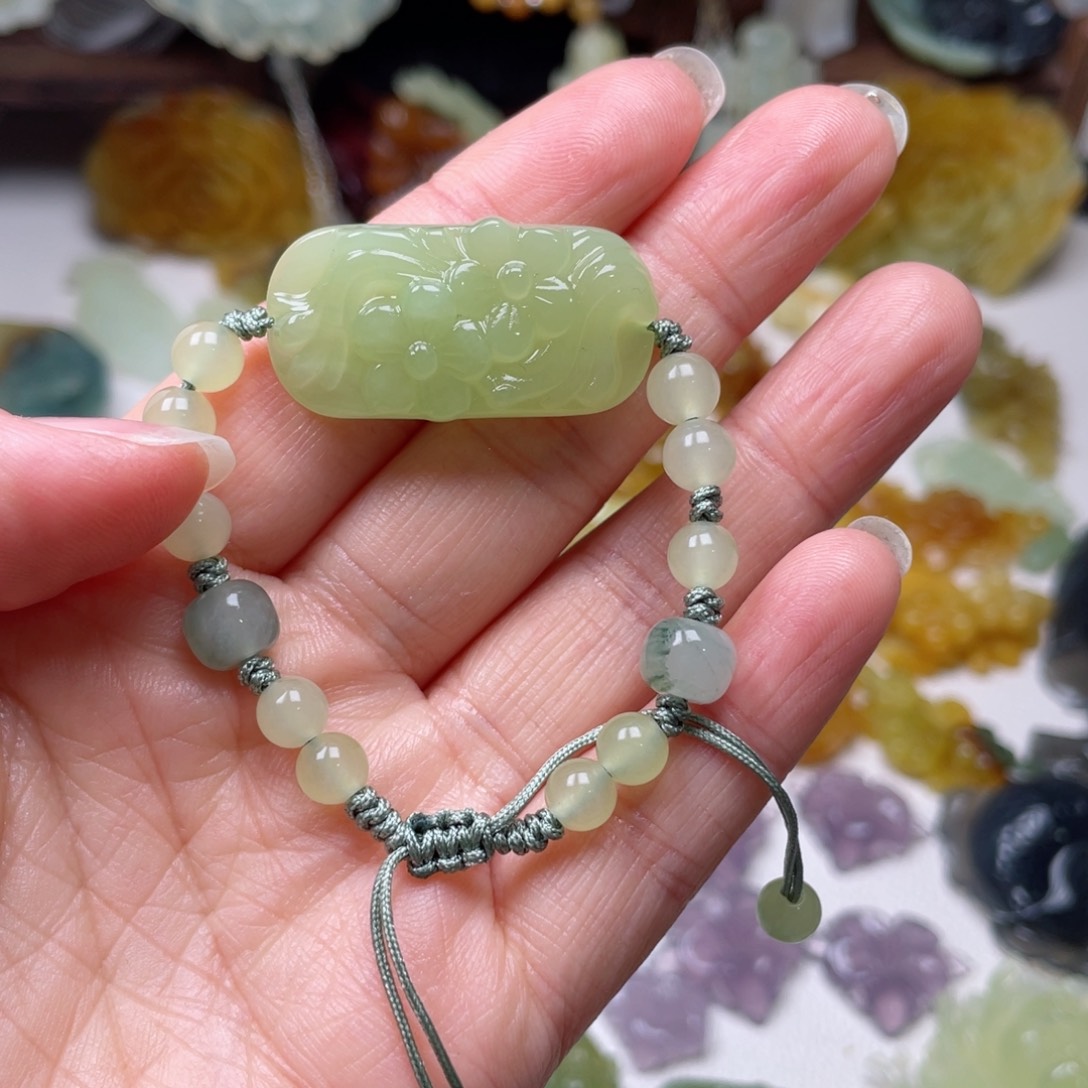 蛇纹石玉颈饰未镶嵌