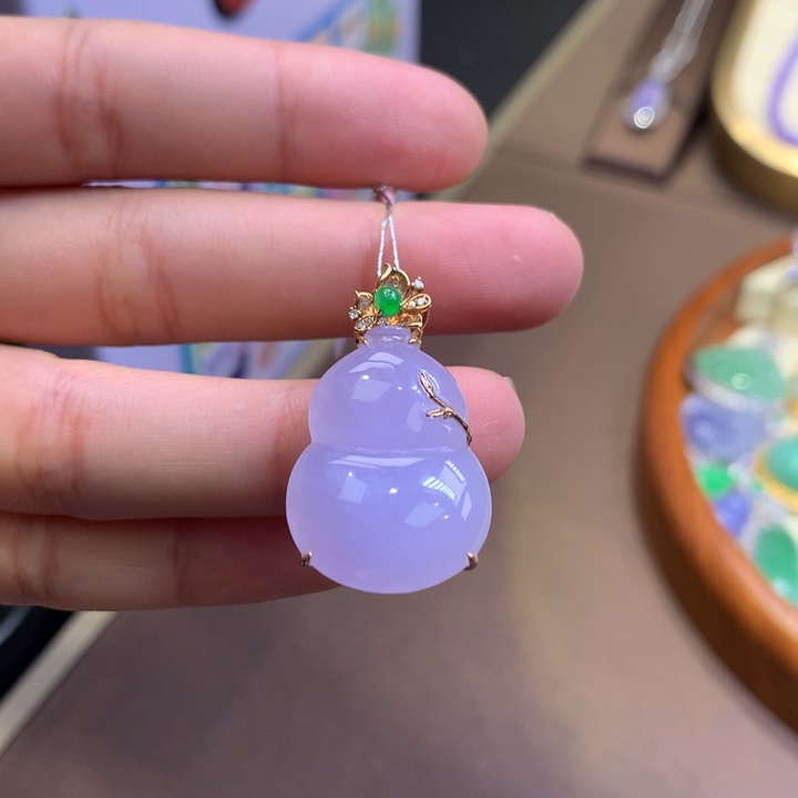 翡翠18K金镶嵌颈饰翡翠