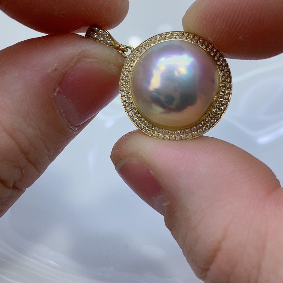 拼合珍珠（马贝珠）颈饰18K金镶嵌