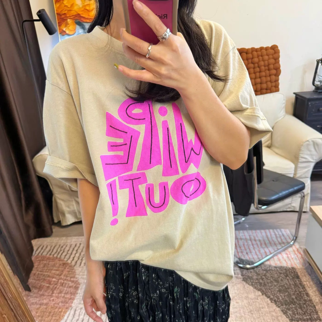 超好看枚粉色字母时髦t！韩国代购宽松版休闲浅卡其中长款短袖t恤