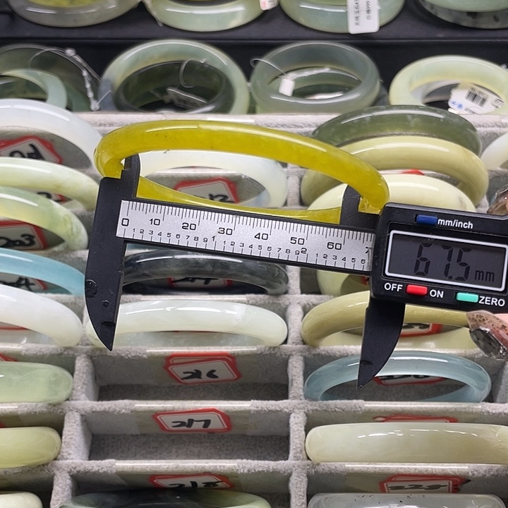 蛇纹石玉未镶嵌手镯211