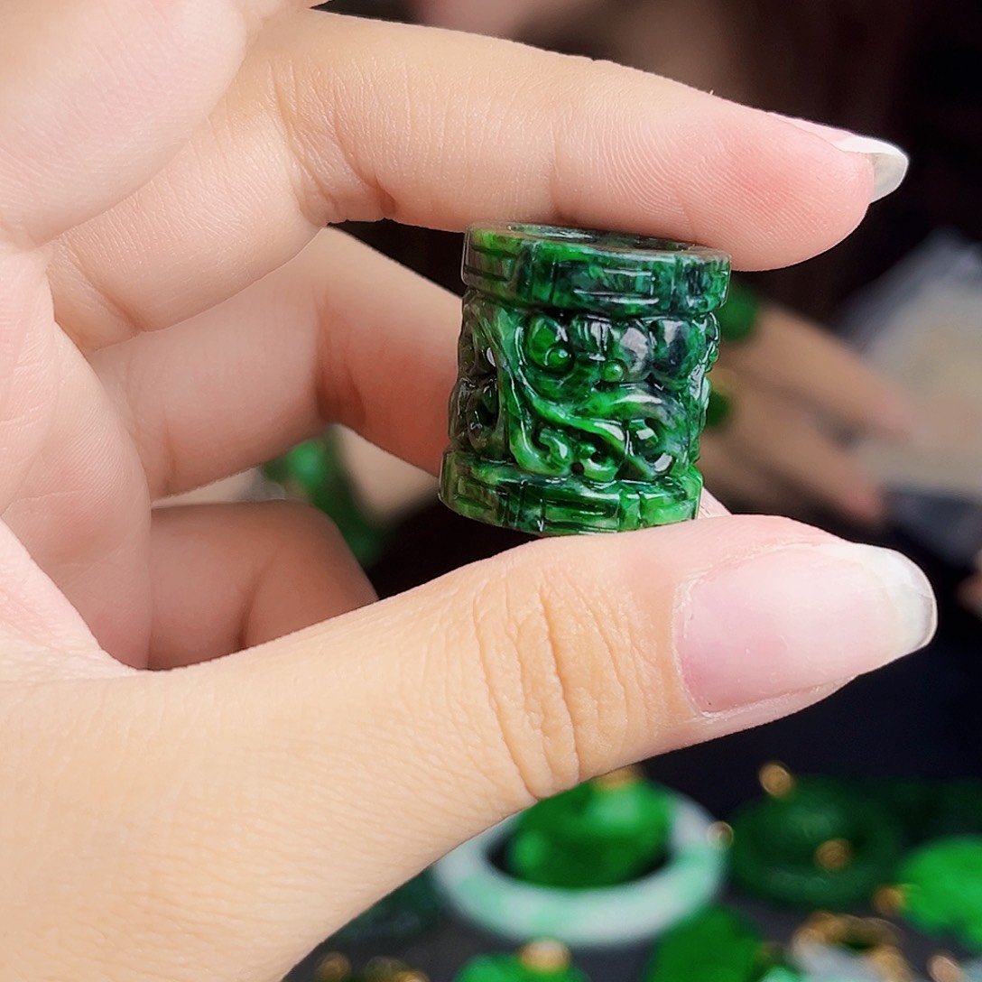 颈饰未镶嵌翡翠多样性
