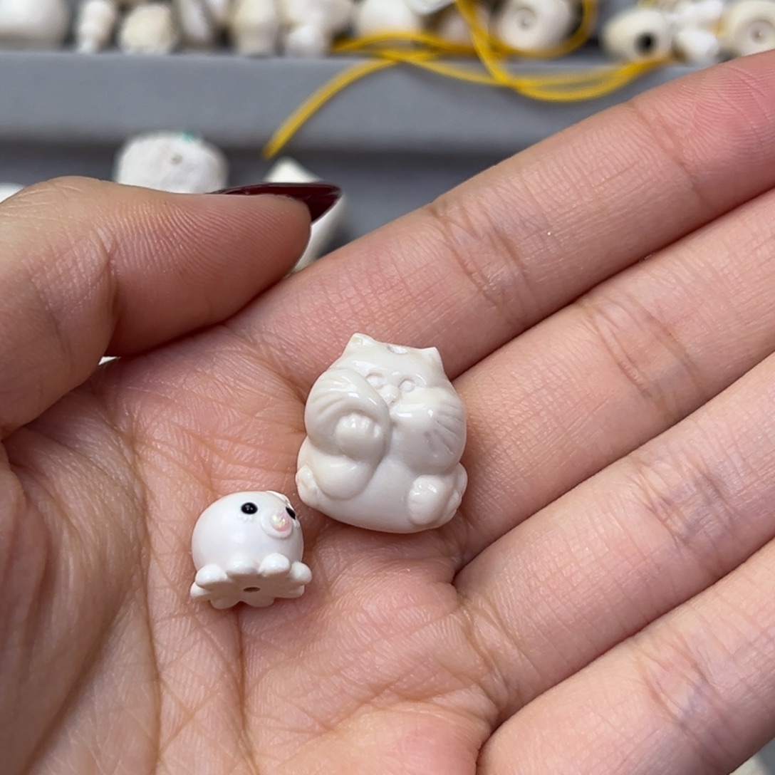 老***黄猛犸象牙吊坠17mm托腮猫加11mm小章鱼