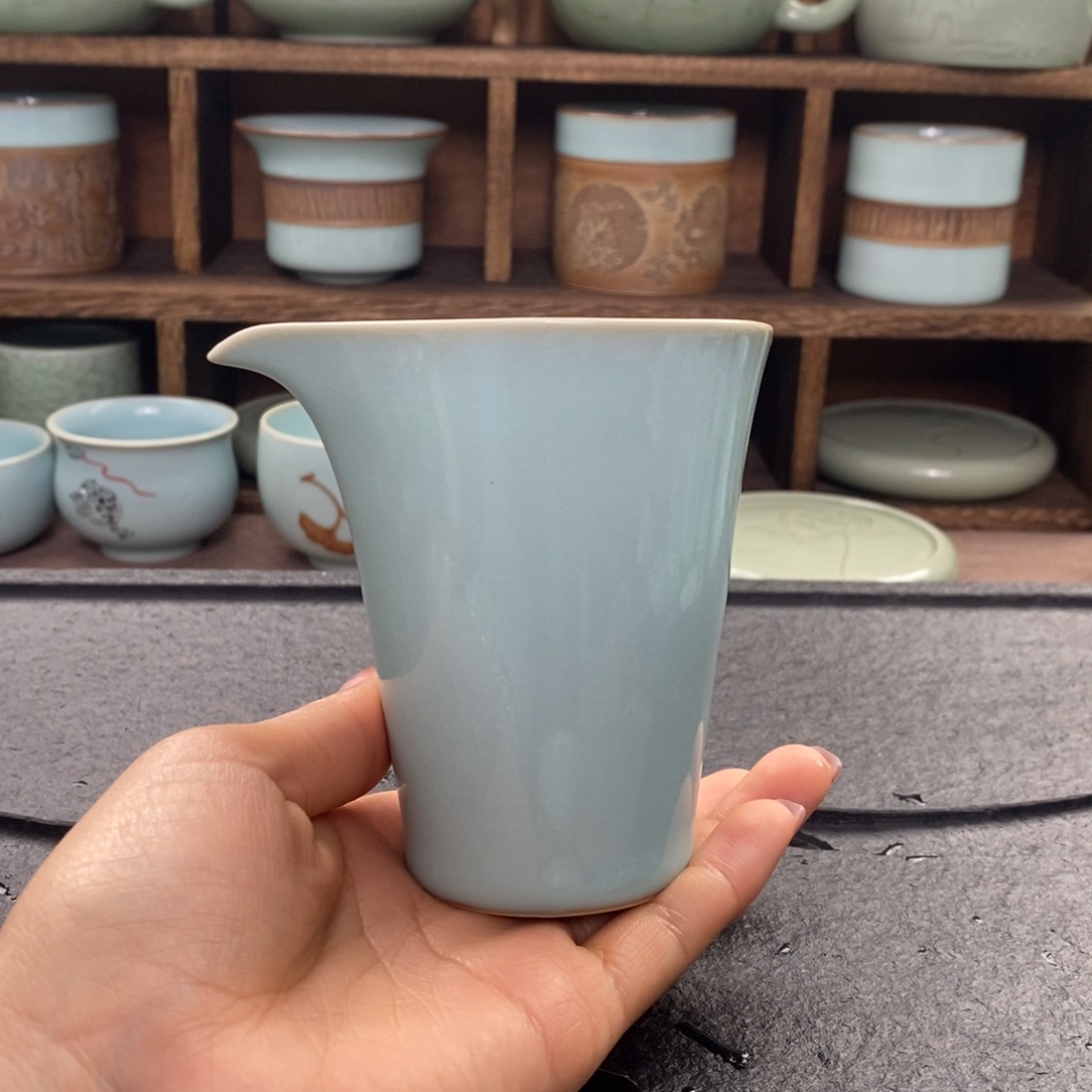 【闪购商品】天青公道杯微微瑕。。。。。。