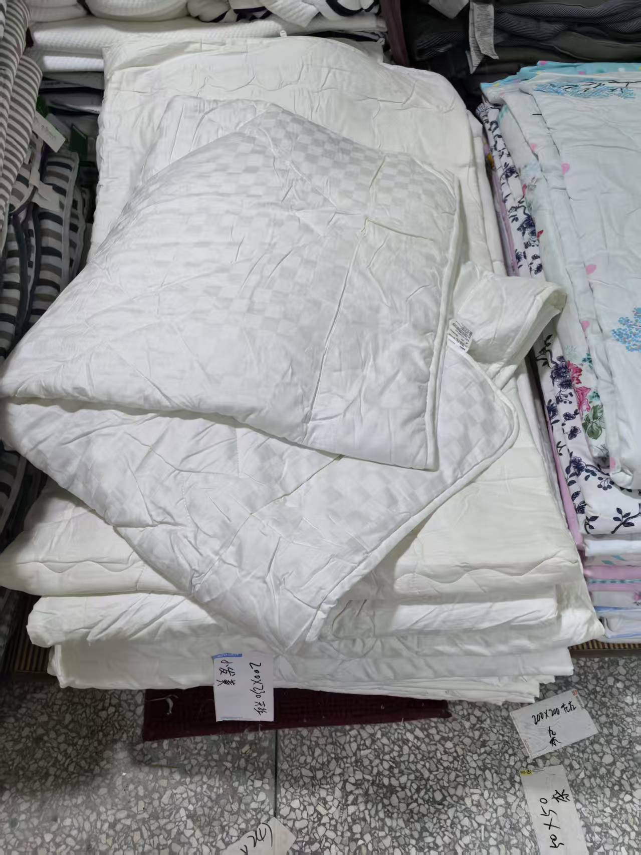《厚广家》3楼200×230表面全棉填充30%莱赛尔纤维被 发1张 微瑕疵