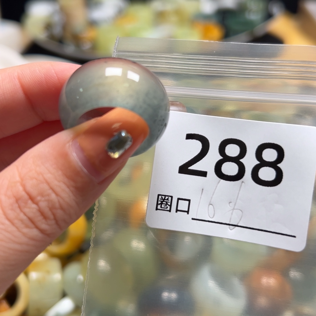 人****蛇纹石玉未镶嵌戒指