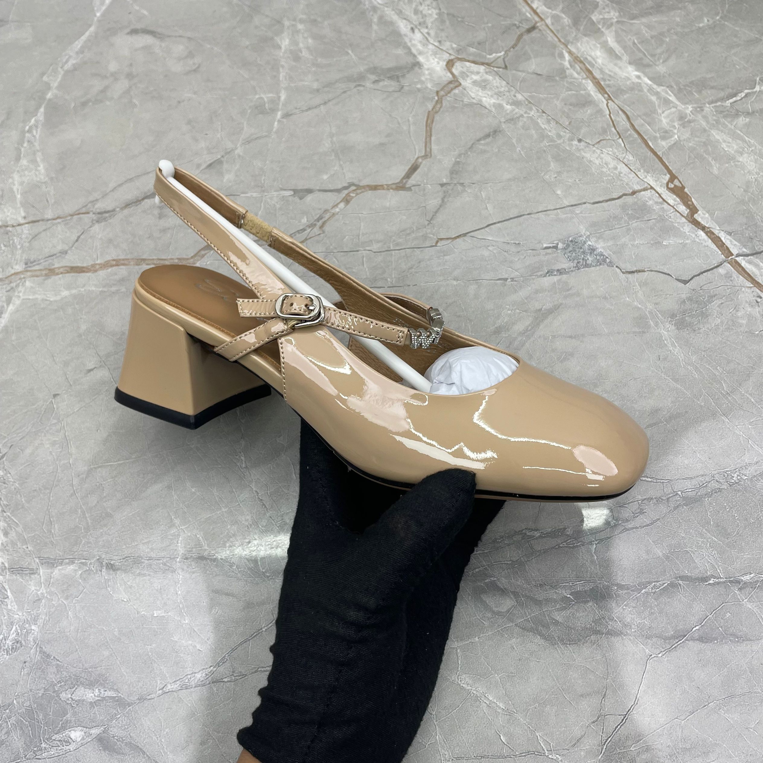 凉鞋女 (牛皮)24821-20 （孤品）f区e区d区36/37码