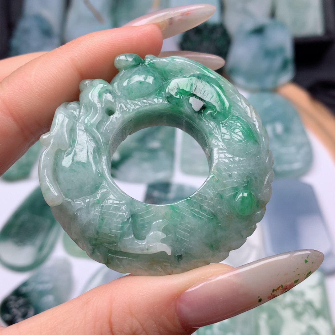 【闪购商品】翡翠颈饰未镶嵌阳绿龙扣