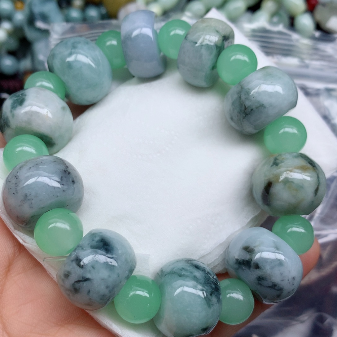 翡翠颈饰未镶嵌手串