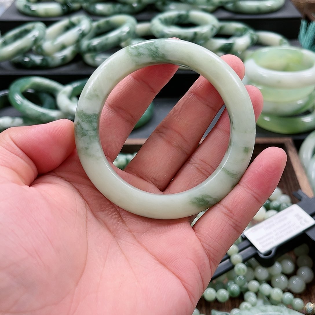 【闪购商品】未镶嵌透闪石-蛇纹石玉手镯青*