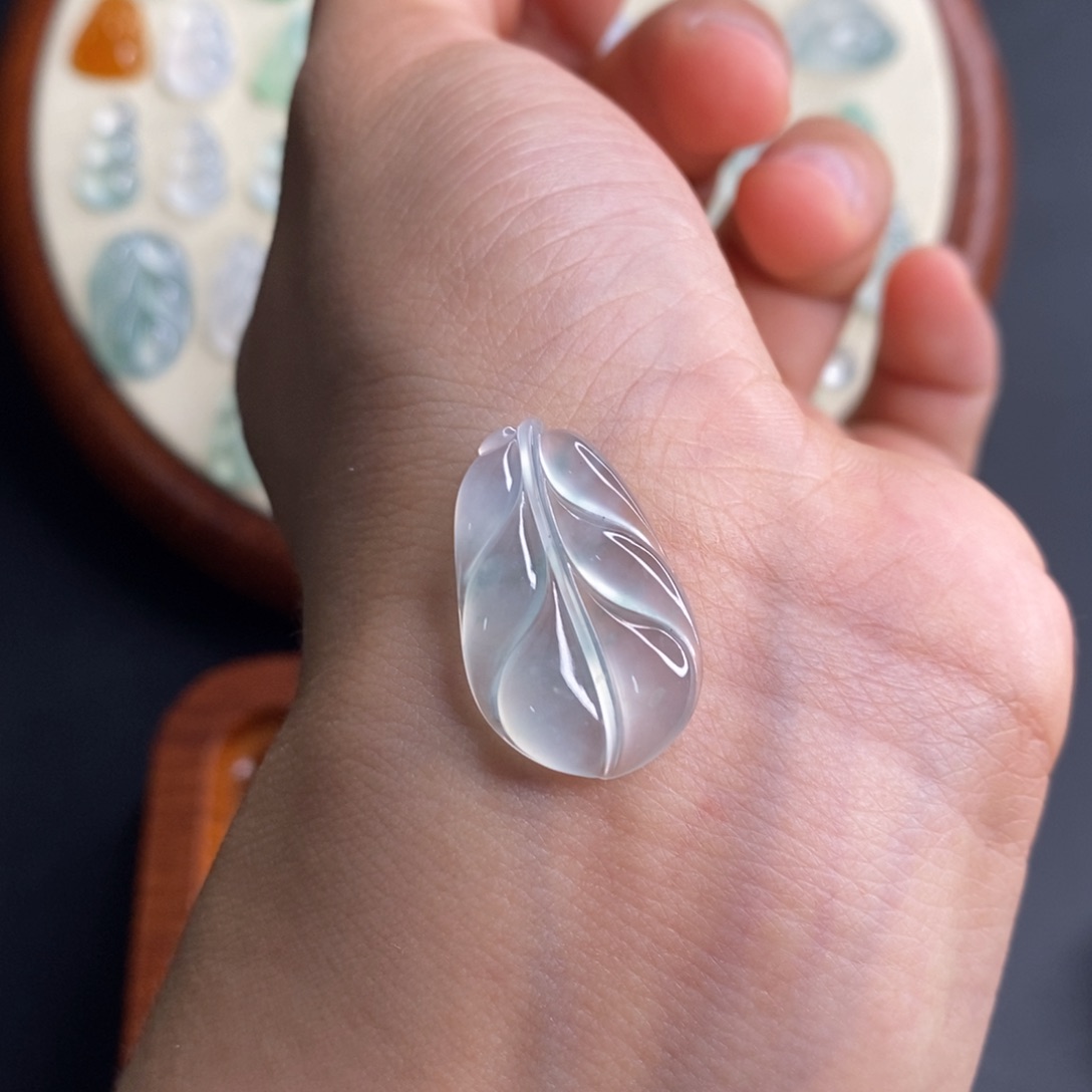 翡翠未镶嵌颈饰叶子